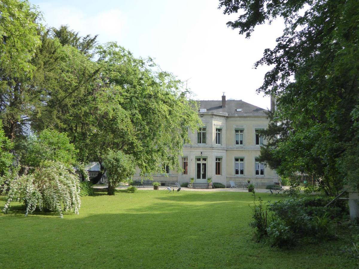 Chateau De Pougy Екстериор снимка