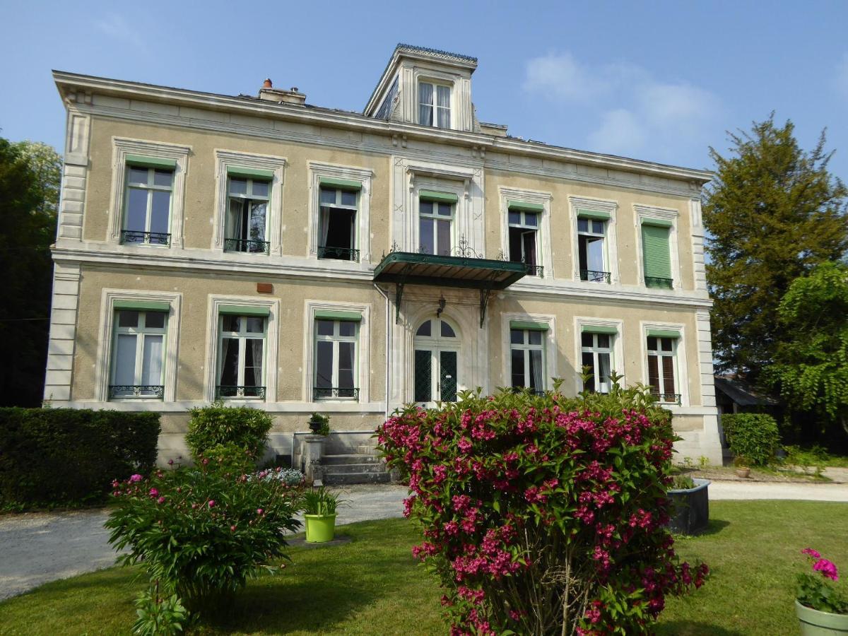 Chateau De Pougy Екстериор снимка